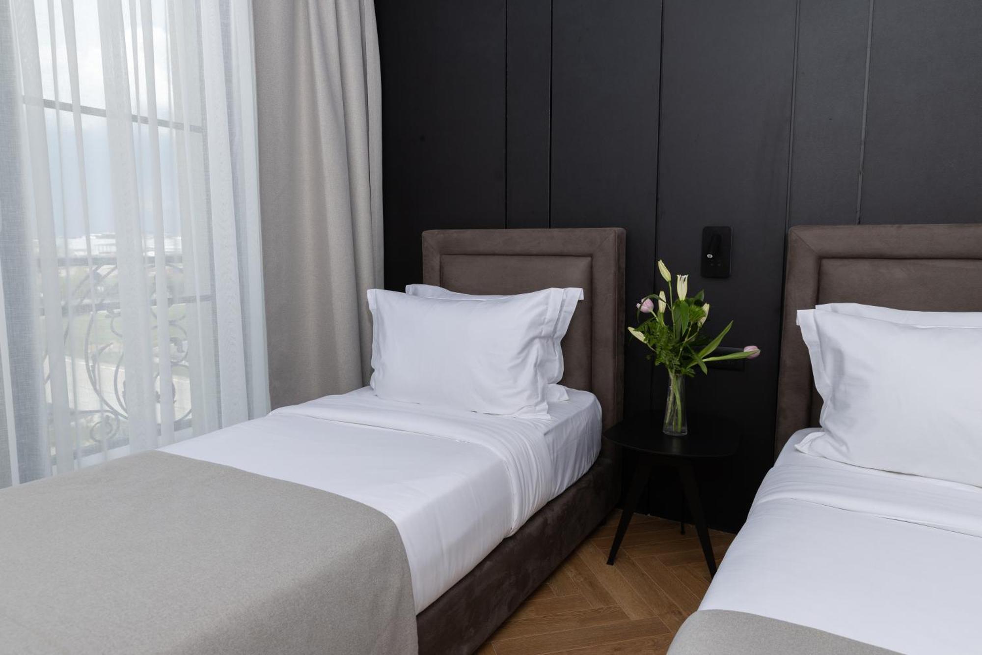 Venus Hotel Lipjan ภายนอก รูปภาพ