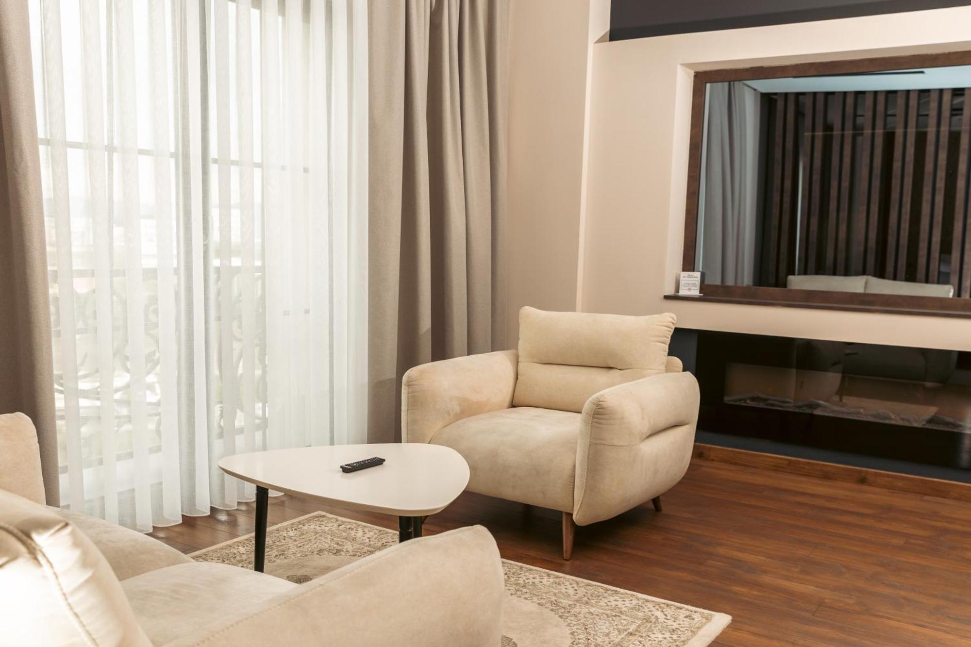 Venus Hotel Lipjan ภายนอก รูปภาพ