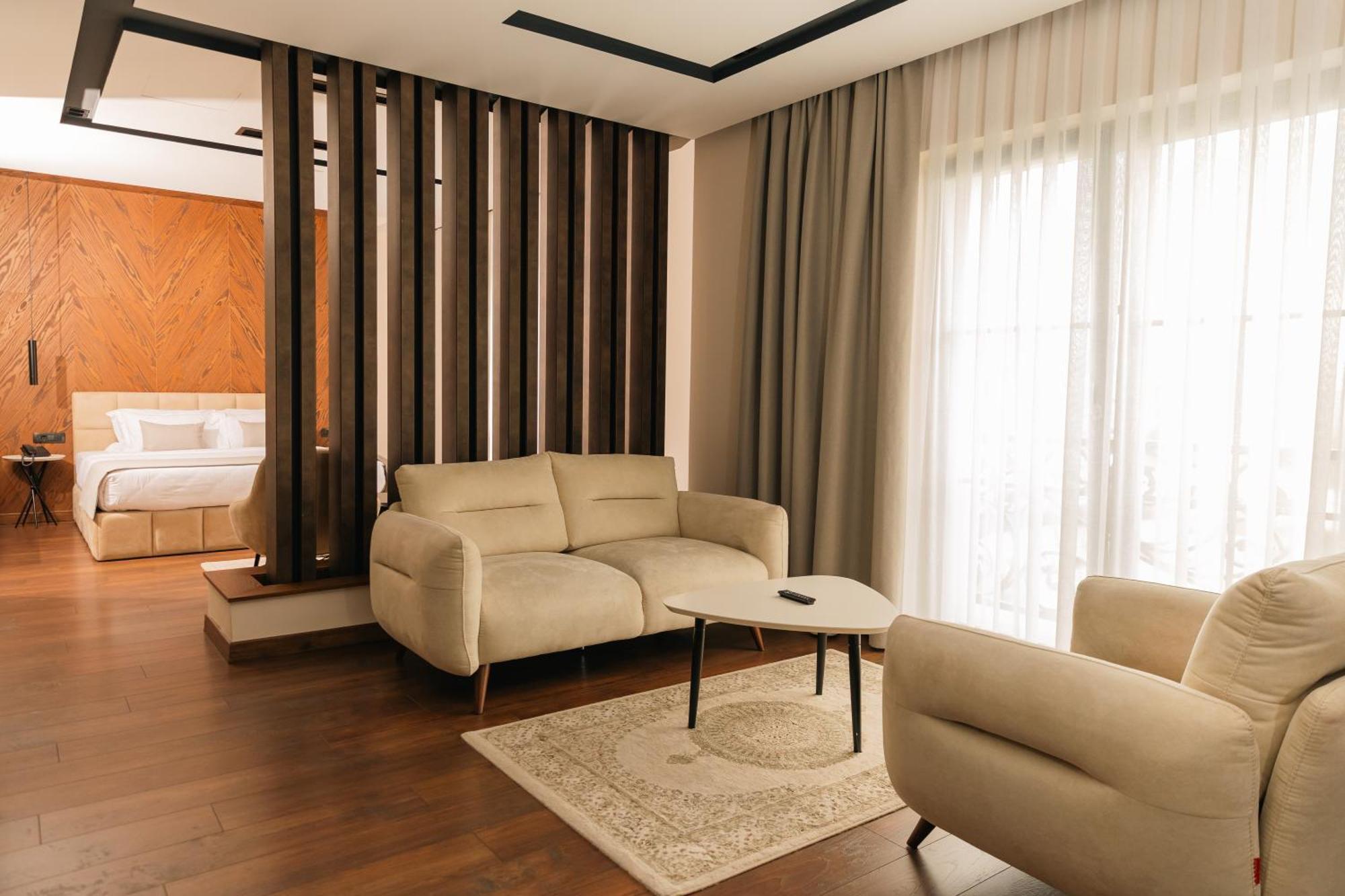Venus Hotel Lipjan ภายนอก รูปภาพ