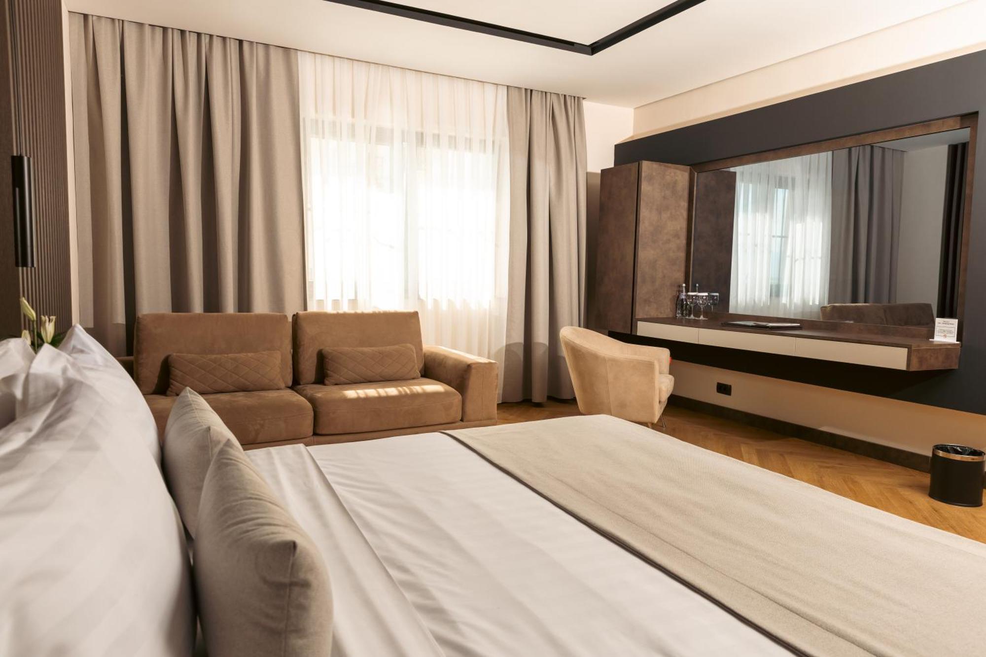 Venus Hotel Lipjan ภายนอก รูปภาพ