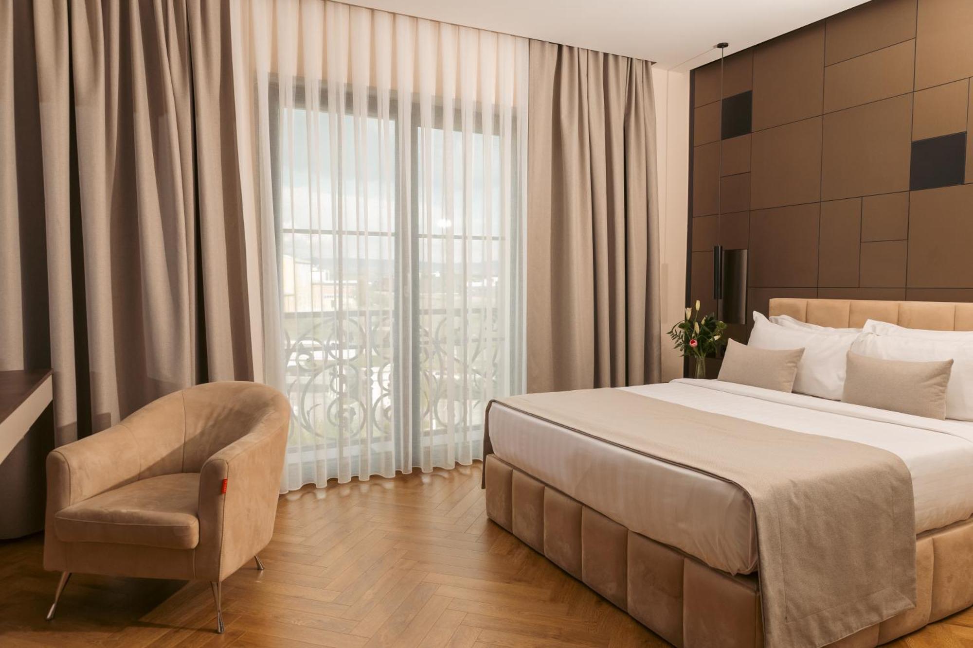 Venus Hotel Lipjan ภายนอก รูปภาพ