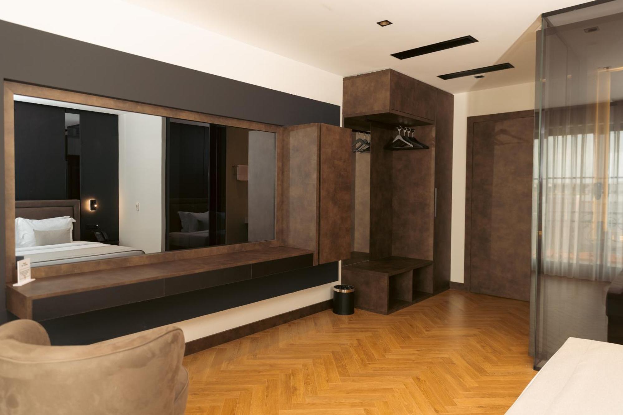 Venus Hotel Lipjan ภายนอก รูปภาพ