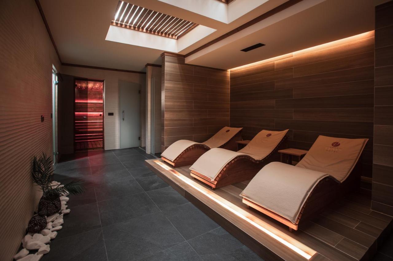 Venus Hotel Lipjan ภายนอก รูปภาพ
